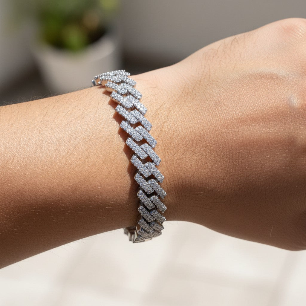 Gabrion Miami Bold Cuban 10MM bracelet in gold and silver, plated in rhodium/rose gold with VVS Moissanite stones.