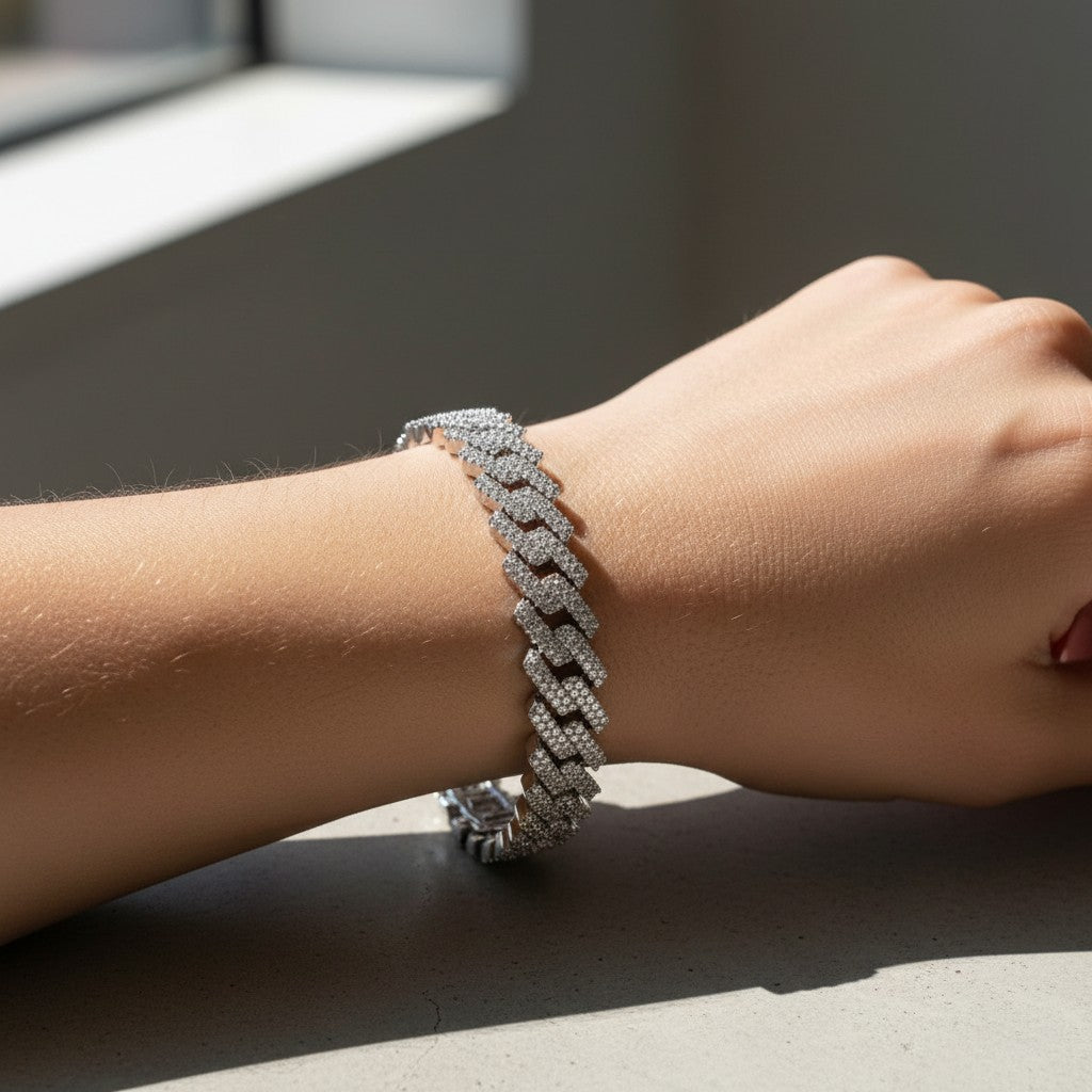 Gabrion Miami Bold Cuban 10MM bracelet in gold and silver, plated in rhodium/rose gold with VVS Moissanite stones.